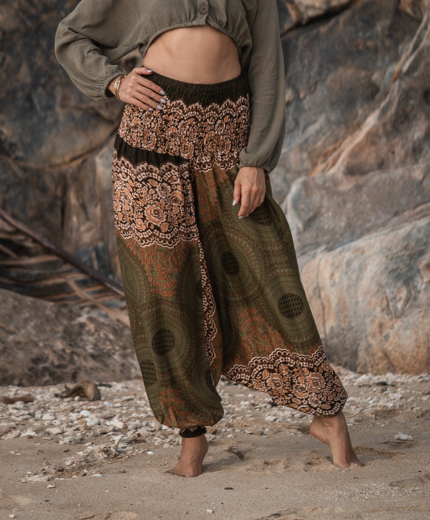 Women's Harem Boho Pants Summer Drawstring Elastic Waist Loose Fit Flowy  Hippie Genie Pants Gypsy Indian Bohemian Thai Casual Yoga Beach Pants Cinch  Bottom White One Size Black One Size - Walmart.com