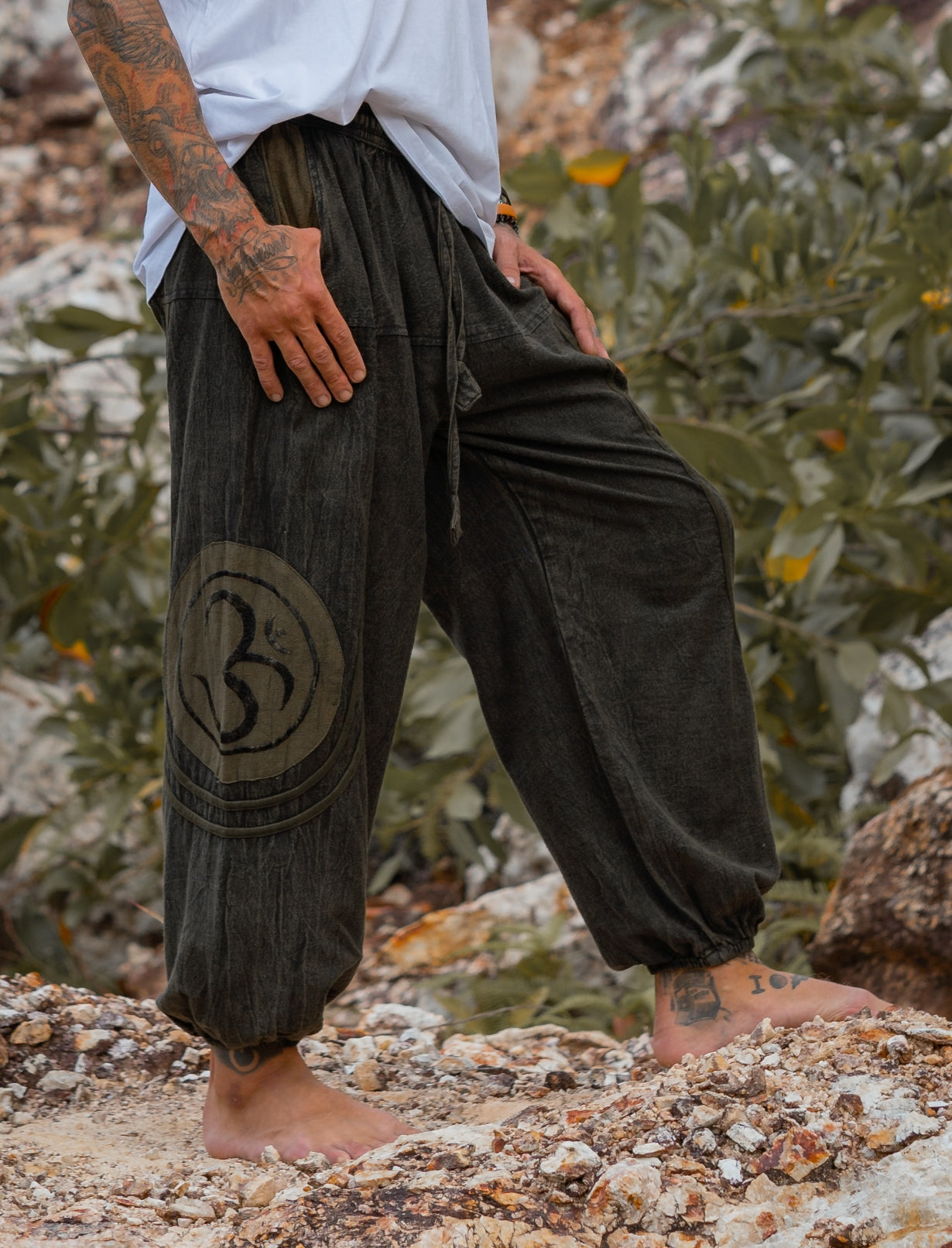 Mens harem shop joggers uk